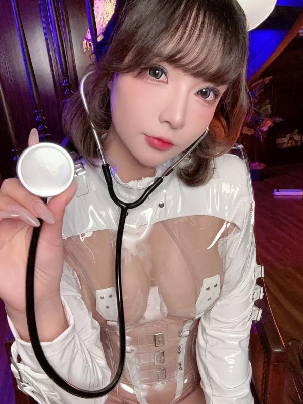    yuuhui玉汇 - 心悸护士主题性感写真，纯白漆皮捆绑护士服角色扮演，极品诱惑大尺度作品 [46P]第23张图片