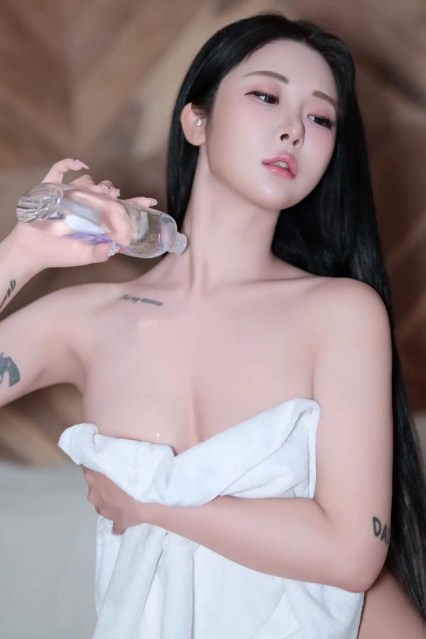    Bomi酒店私房油光福利写真，极品肌肤极致润泽诱惑 [89P]第25张图片