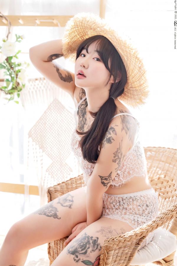    韩国美女全宝妍Jeon Bo Yeon私房写真，性感纹身诱惑，白皙肌肤与童颜巨乳的视觉盛宴，SaintPhotoLife Vol.09唯美艺术摄影第41张图片