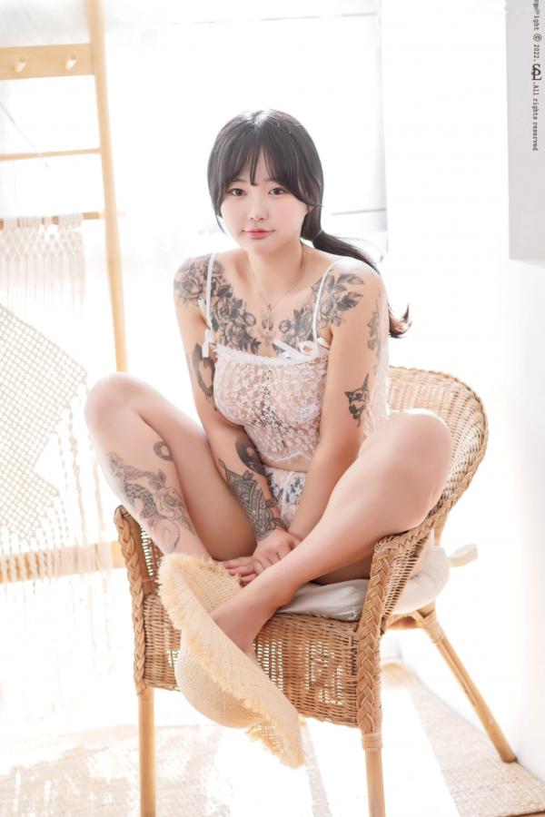    韩国美女全宝妍Jeon Bo Yeon私房写真，性感纹身诱惑，白皙肌肤与童颜巨乳的视觉盛宴，SaintPhotoLife Vol.09唯美艺术摄影第46张图片