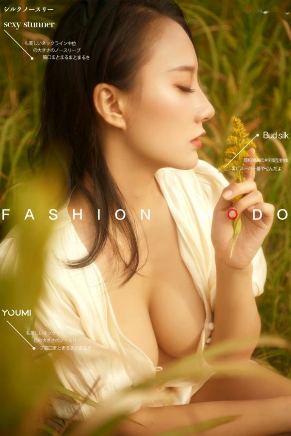    YouMi尤蜜-2020.01.22-何嘉颖-《慵懒の午后》户外草原写真，白色深V连衣裙展现清新性感魅力第1张图片