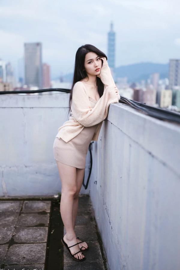    米浆 - 天台城市风情、室内居家可爱治愈美少女写真 [93P]第1张图片