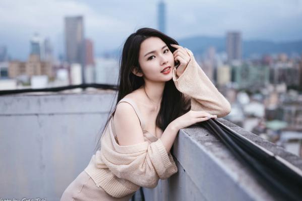    米浆 - 天台城市风情、室内居家可爱治愈美少女写真 [93P]第2张图片