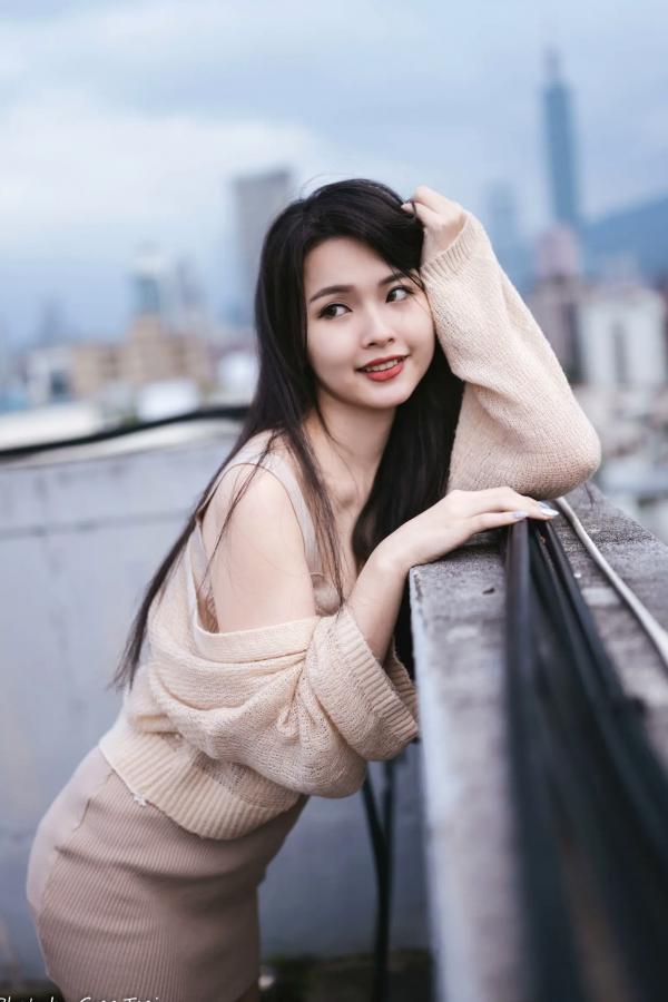   米浆 - 天台城市风情、室内居家可爱治愈美少女写真 [93P]第3张图片