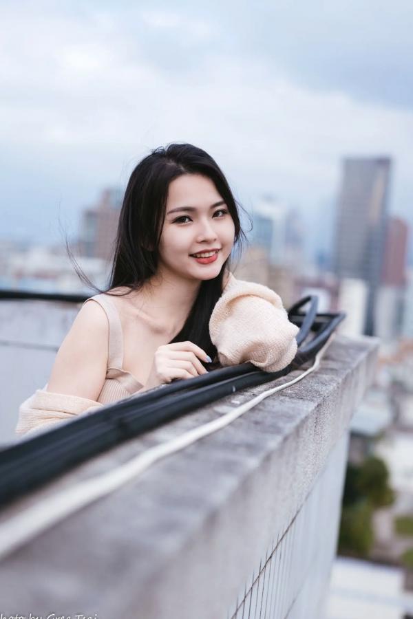    米浆 - 天台城市风情、室内居家可爱治愈美少女写真 [93P]第5张图片