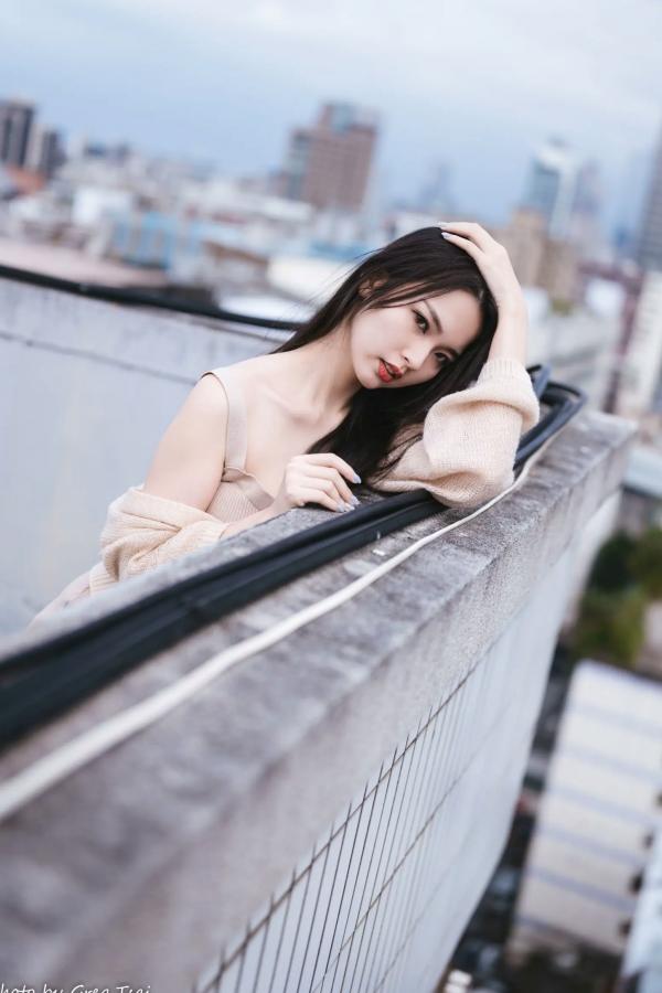   米浆 - 天台城市风情、室内居家可爱治愈美少女写真 [93P]第6张图片