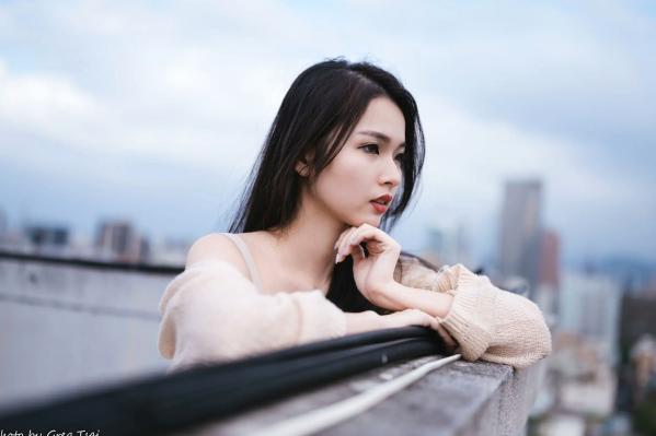    米浆 - 天台城市风情、室内居家可爱治愈美少女写真 [93P]第8张图片