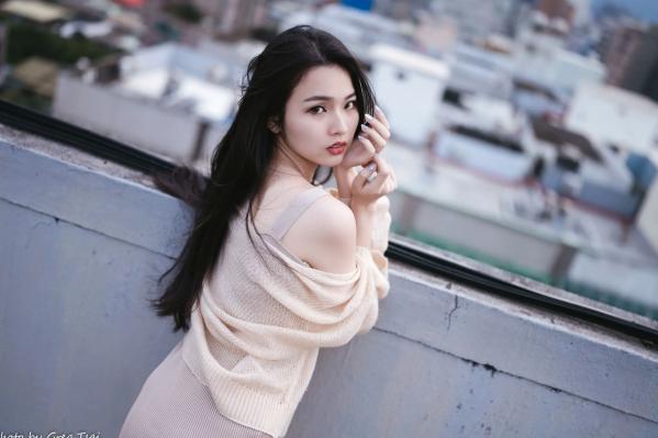    米浆 - 天台城市风情、室内居家可爱治愈美少女写真 [93P]第13张图片