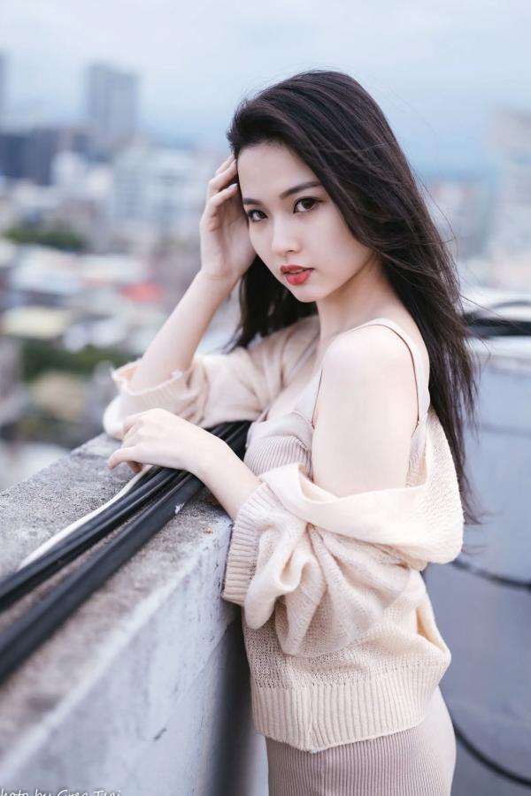   米浆 - 天台城市风情、室内居家可爱治愈美少女写真 [93P]第15张图片