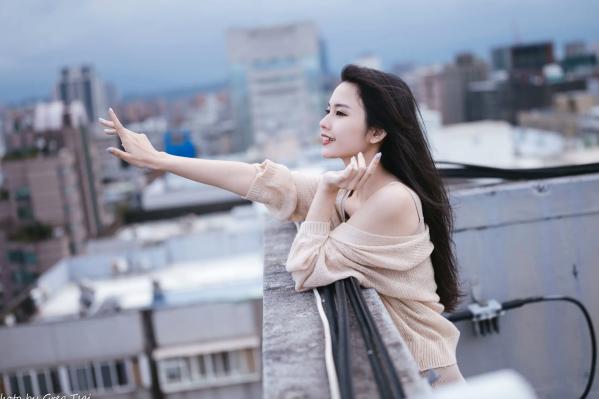    米浆 - 天台城市风情、室内居家可爱治愈美少女写真 [93P]第16张图片