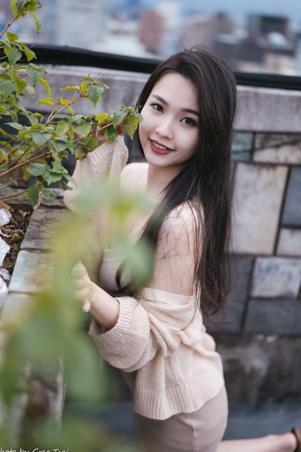    米浆 - 天台城市风情、室内居家可爱治愈美少女写真 [93P]第20张图片
