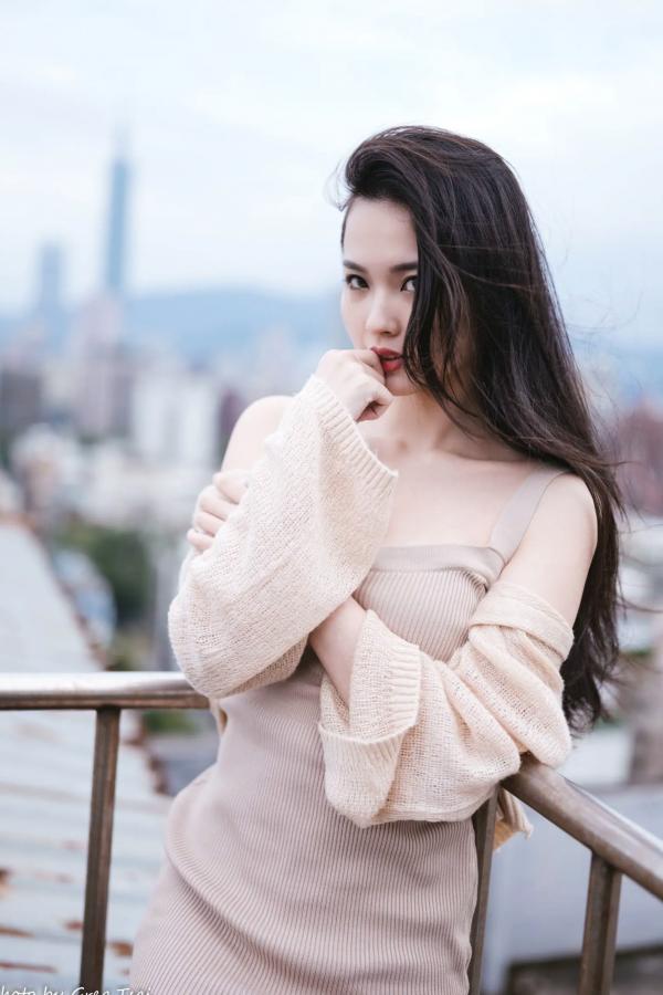   米浆 - 天台城市风情、室内居家可爱治愈美少女写真 [93P]第36张图片