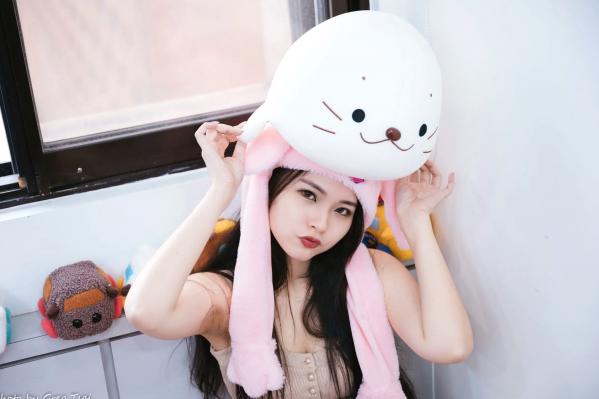    米浆 - 天台城市风情、室内居家可爱治愈美少女写真 [93P]第60张图片