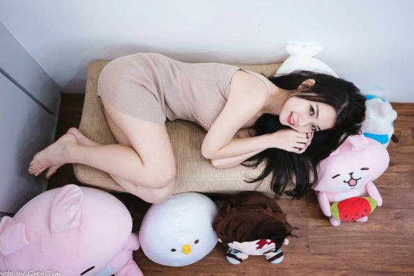    米浆 - 天台城市风情、室内居家可爱治愈美少女写真 [93P]第76张图片