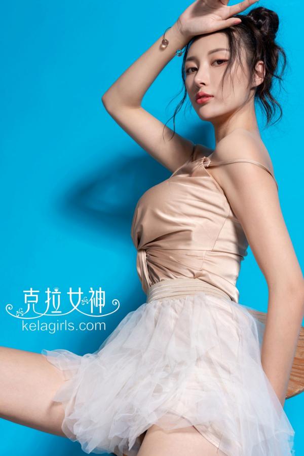    KelaGirls克拉女神-璇子-时尚大模棚拍写真-清新吊带纱裙搭配性感银色高跟鞋，展现修长美腿视觉盛宴第18张图片