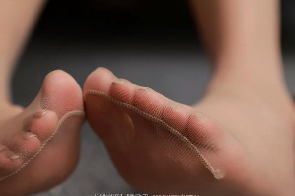    IESS异思趣向 婉萍《OL小妹》：职场制服诱惑，肉色丝袜美足精选高清写真第75张图片