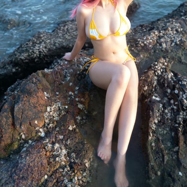    七七娜娜子 - 穗香Cosplay比基尼泳装写真 [31P] - 动漫角色扮演与室内外大尺度拍摄第4张图片