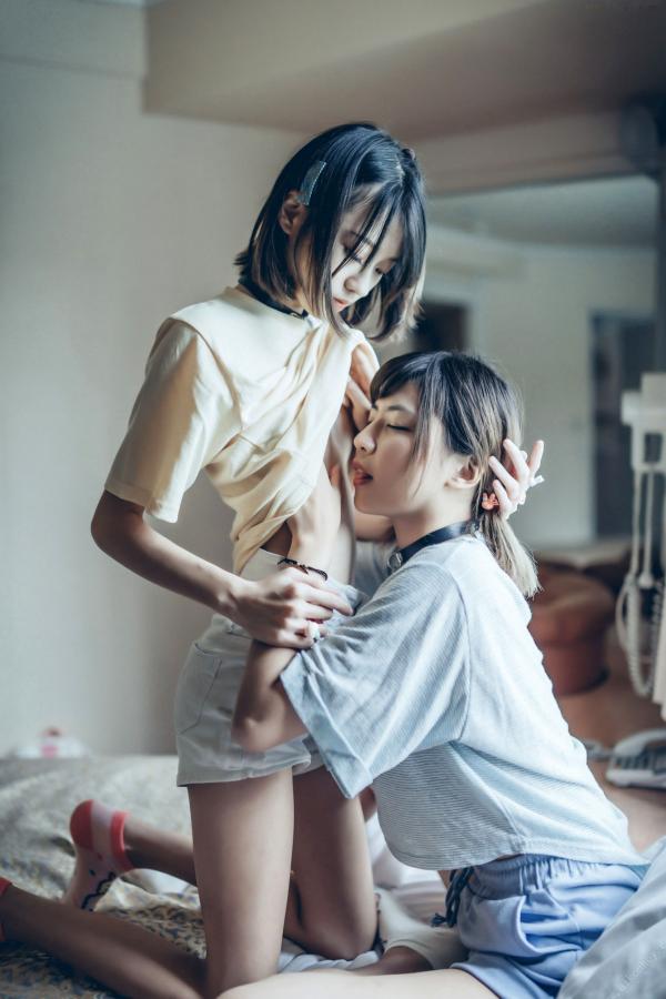    JVID-果宝宝-妍妍-私房卧室互动写真-幼萝莉尺度突破-软萌可爱与极致诱惑的强力碰撞-高颜值双姝写真集-2021.05.28第7张图片