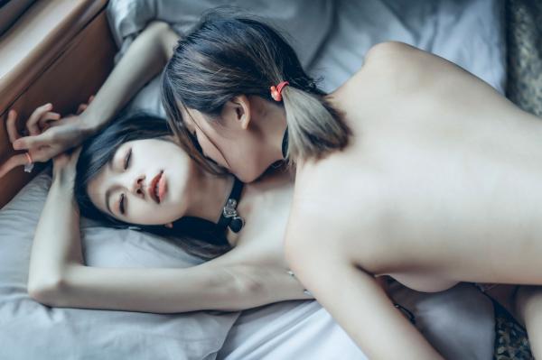    JVID-果宝宝-妍妍-私房卧室互动写真-幼萝莉尺度突破-软萌可爱与极致诱惑的强力碰撞-高颜值双姝写真集-2021.05.28第38张图片