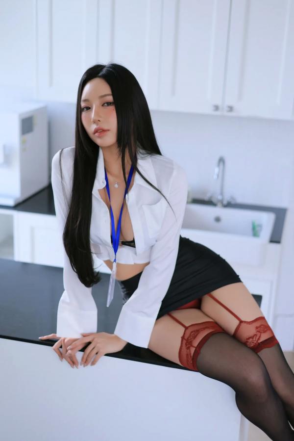    Dongeuran - Office Lady 2：职场OL制服诱惑，极致黑丝美腿尽显迷人曲线[90P]第8张图片