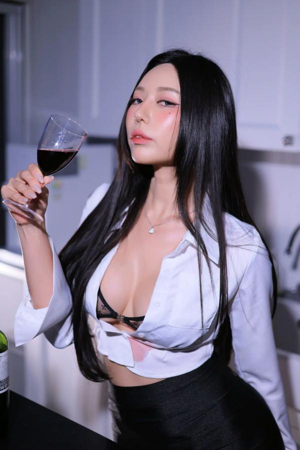   Dongeuran - Office Lady 2：职场OL制服诱惑，极致黑丝美腿尽显迷人曲线[90P]第80张图片