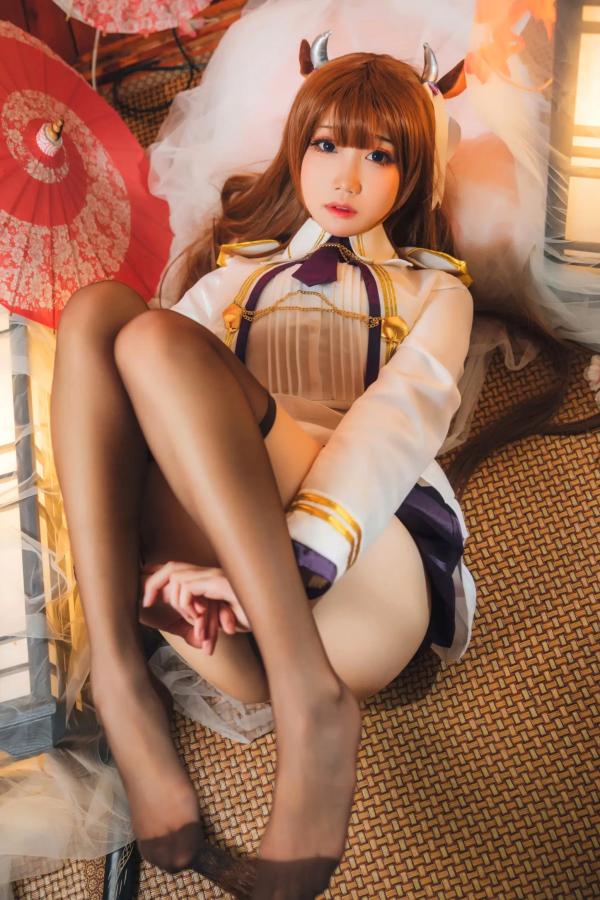    焖焖碳 - 碧蓝航线樫野Cosplay，和风制服诱惑，极致美腿与清纯甜美，二次元女神精选私房照第2张图片