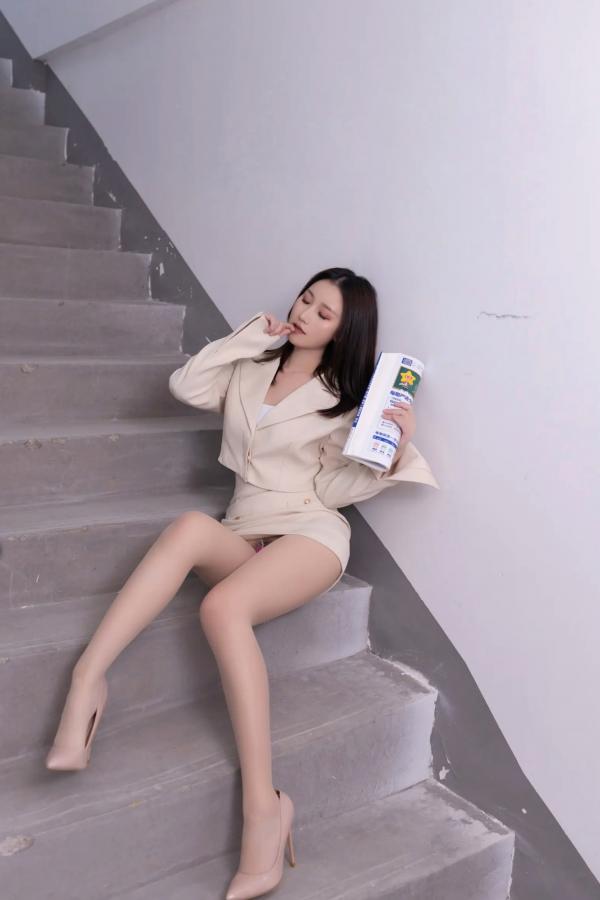    [XR] 杏子Yada 毕业论文：精致蕾丝内衣与质感丝袜的诱惑私房照，展现曼妙身姿，家居性感大片[120P]第4张图片
