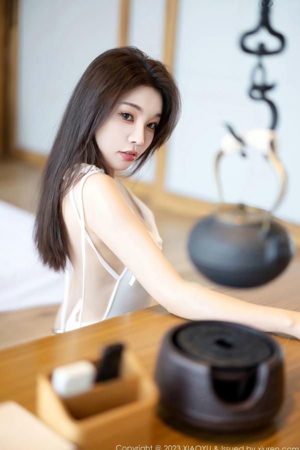徐莉芝Booty 陈芝  XiaoYu语画界-1084-徐莉芝-白色镂空吊带长裙私房照-极致身材丝袜诱惑-性感大尺度写真第13张图片