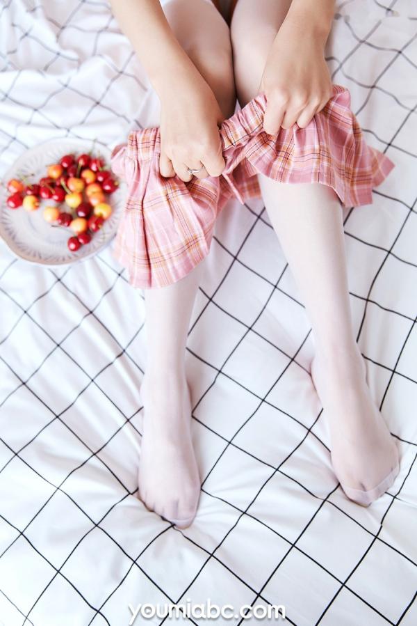    YouMi尤蜜-筱慧《樱桃小妹》私房照，纯欲蕾丝内衣诱惑，展现皮肤白嫩与曼妙身姿，无圣光大尺度唯美写真第21张图片