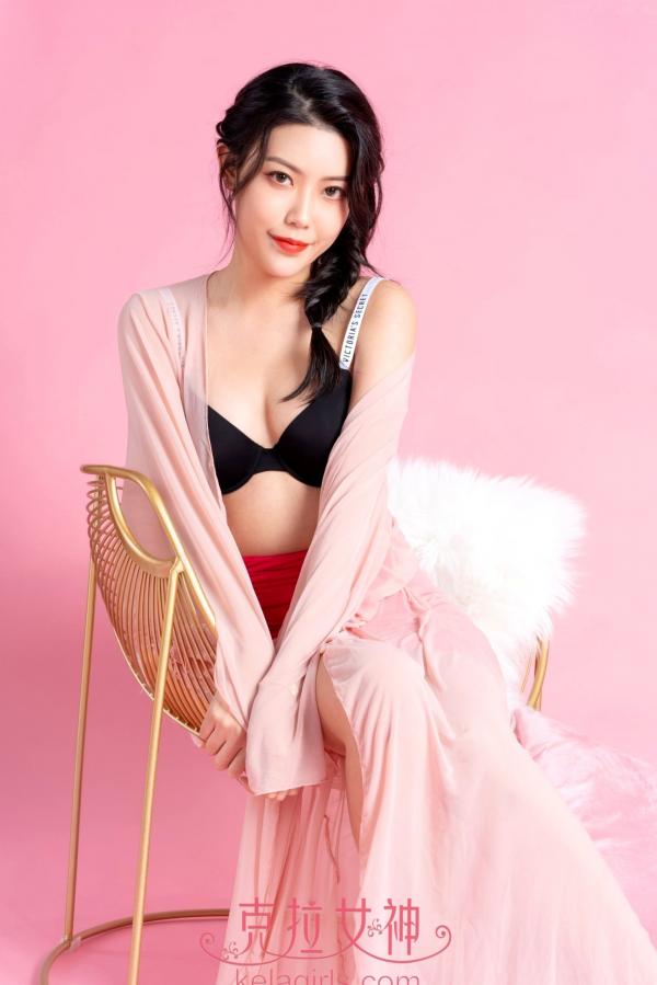    KelaGirls克拉女神-钟淇《粉红之魅》：绝美身材与修长美腿的极致诱惑，尽显高冷气质与动人曲线的甜美私房写真第27张图片