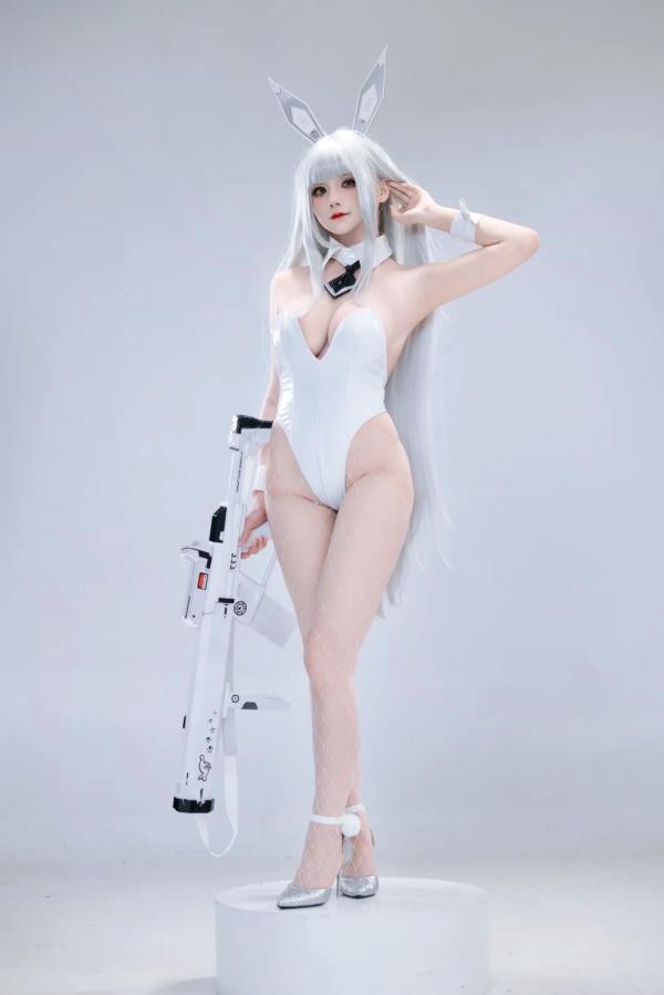    COS妹子仙九Airi - 科技感白色兔女郎银发盛宴 [27P]第4张图片