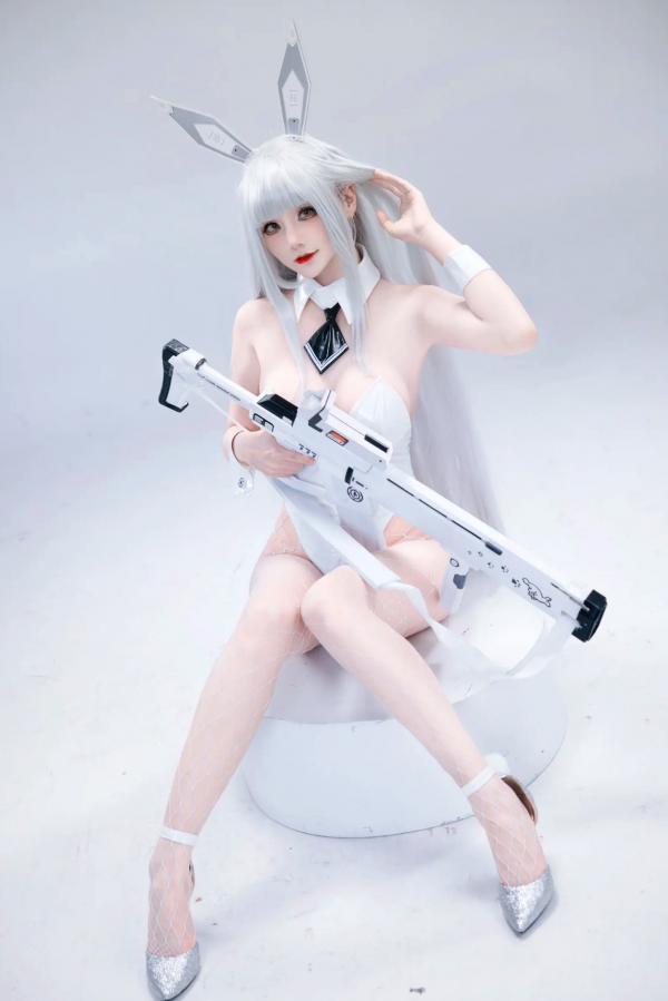    COS妹子仙九Airi - 科技感白色兔女郎银发盛宴 [27P]第14张图片