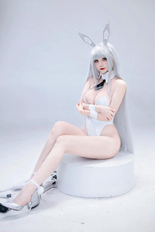    COS妹子仙九Airi - 科技感白色兔女郎银发盛宴 [27P]第20张图片