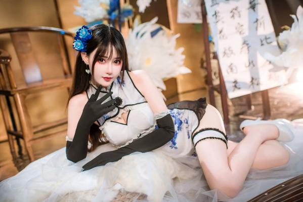    羽生三未 - 瓶儿 青花瓷旗袍，古典与性感完美碰撞，绝美长腿，制服诱惑女神写真 [25P]第1张图片