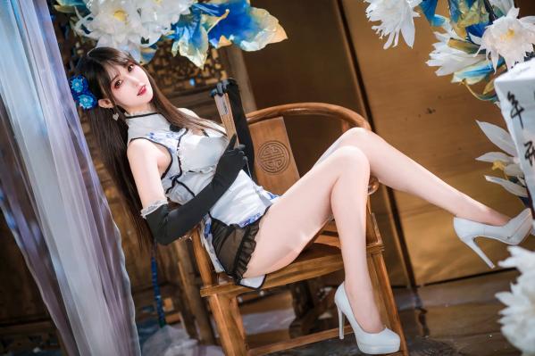    羽生三未 - 瓶儿 青花瓷旗袍，古典与性感完美碰撞，绝美长腿，制服诱惑女神写真 [25P]第10张图片