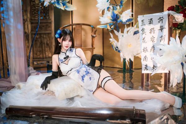    羽生三未 - 瓶儿 青花瓷旗袍，古典与性感完美碰撞，绝美长腿，制服诱惑女神写真 [25P]第19张图片