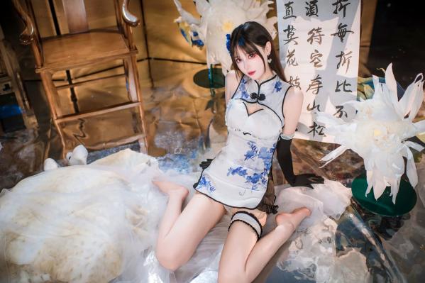   羽生三未 - 瓶儿 青花瓷旗袍，古典与性感完美碰撞，绝美长腿，制服诱惑女神写真 [25P]第22张图片