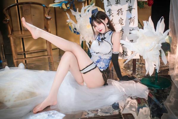    羽生三未 - 瓶儿 青花瓷旗袍，古典与性感完美碰撞，绝美长腿，制服诱惑女神写真 [25P]第23张图片