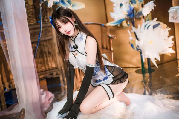    羽生三未 - 瓶儿 青花瓷旗袍，古典与性感完美碰撞，绝美长腿，制服诱惑女神写真 [25P]第24张图片