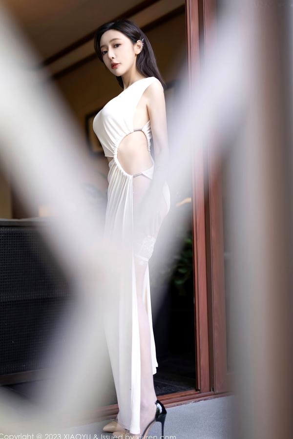 王馨瑶   语画界-1082-王馨瑶Yanni贵州旅拍：白色高开叉长裙尽显曼妙身姿，气质优雅与极致诱惑并存，户外自然下的高级女神影像第33张图片