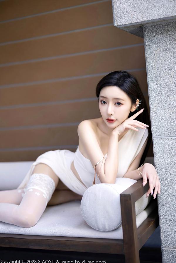 王馨瑶   语画界-1082-王馨瑶Yanni贵州旅拍：白色高开叉长裙尽显曼妙身姿，气质优雅与极致诱惑并存，户外自然下的高级女神影像第48张图片