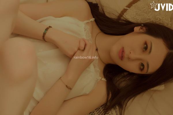    JVID-阿黎-最初的小美好：治愈系室内私房写真，白色蕾丝内衣尽显纯欲诱惑，展现绝美身材与清纯气质第18张图片