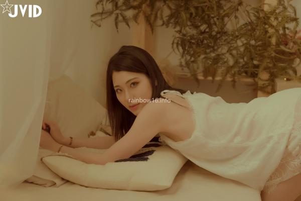    JVID-阿黎-最初的小美好：治愈系室内私房写真，白色蕾丝内衣尽显纯欲诱惑，展现绝美身材与清纯气质第23张图片