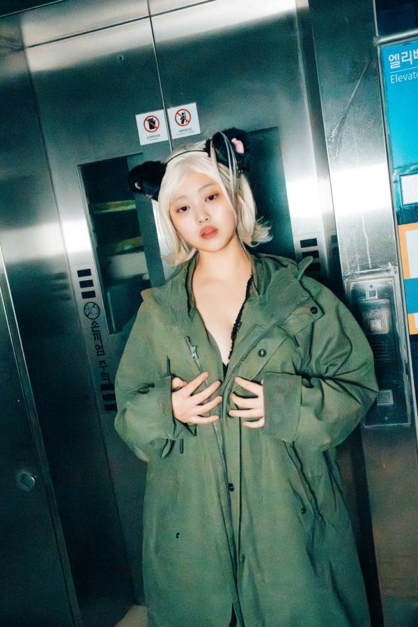    Haivia EunWoo - Last Night 深夜猫耳少女，军绿色工装诱惑，前卫性感私房 [80P]第2张图片