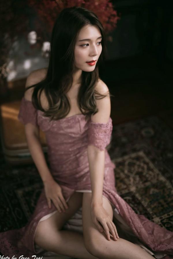    筱筱 - 优雅粉色蕾丝长裙私房写真，气质女神精致居家氛围感大片 [90P]第26张图片
