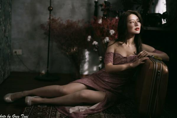    筱筱 - 优雅粉色蕾丝长裙私房写真，气质女神精致居家氛围感大片 [90P]第29张图片