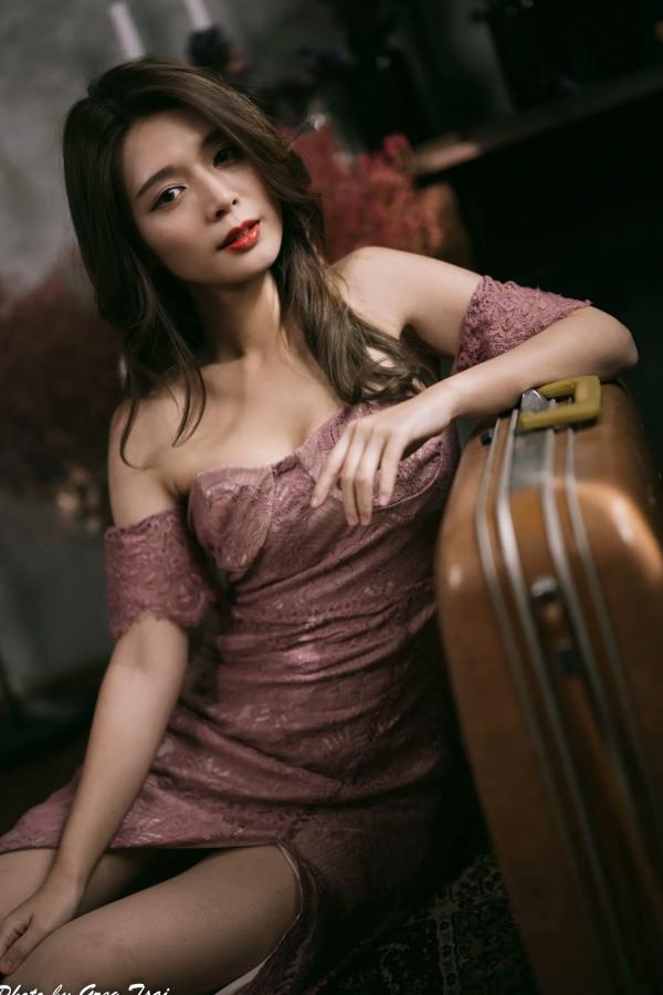    筱筱 - 优雅粉色蕾丝长裙私房写真，气质女神精致居家氛围感大片 [90P]第31张图片