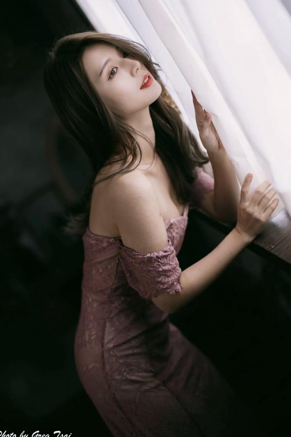    筱筱 - 优雅粉色蕾丝长裙私房写真，气质女神精致居家氛围感大片 [90P]第51张图片