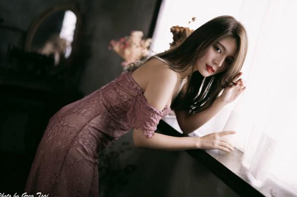   筱筱 - 优雅粉色蕾丝长裙私房写真，气质女神精致居家氛围感大片 [90P]第52张图片