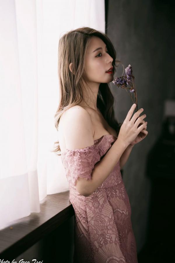    筱筱 - 优雅粉色蕾丝长裙私房写真，气质女神精致居家氛围感大片 [90P]第64张图片